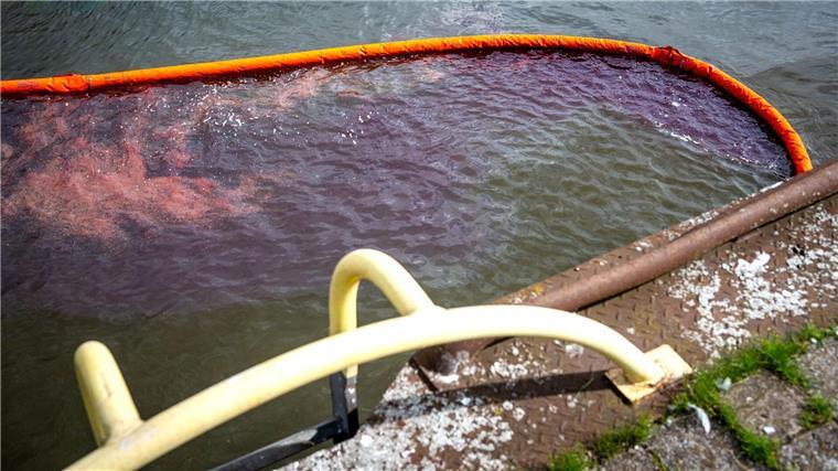 Wie viel Öl ins Wasser gelang, ist noch unklar.