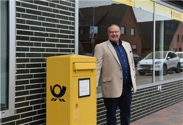 Wie viele Spadener bedauert auch der stellvertretende Ortsbürgermeister von Spaden, Hans Peter Fahlbusch, die Schließung der Post in der Leher Straße. Eine Nachfolge ist bislang nicht in Sicht.