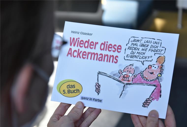 Bokeler Zeichner Heinz Glassker legt fünften Band vor „Wieder diese Ackermanns“: Heinz Glaasker hat das fünfte Buch mit den besten Cartoons aus der NORDSEE-ZEITUNG herausgebracht.