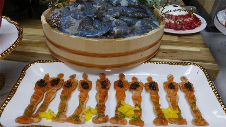 Gulasch, Gebirgsgarnelen und Strudel für die Oscar-Stars Wildlachs steht immer auf dem Menü.