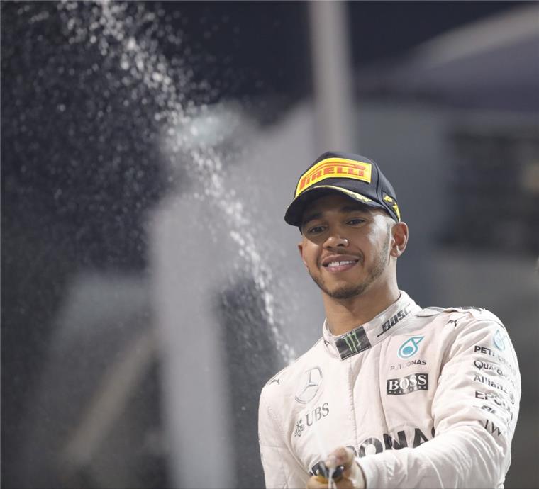 Formel 1: Hamilton entscheidet das Qualifying in Melbourne für sich Will die Korken wieder knallen lassen: Lewis Hamilton startet beim Auftaktrennen zur neuen Formel-1-Saison von der Pole Position.