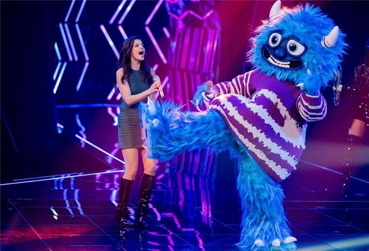 Ex-Handballspieler Pascal Hens bei „Masked Singer“ enttarnt Willi W. überzeugte bei der ersten Runde von „The Masked Singer“ - hier mit Jury-Mitglied Yvonne Catterfeld - nur bedingt.