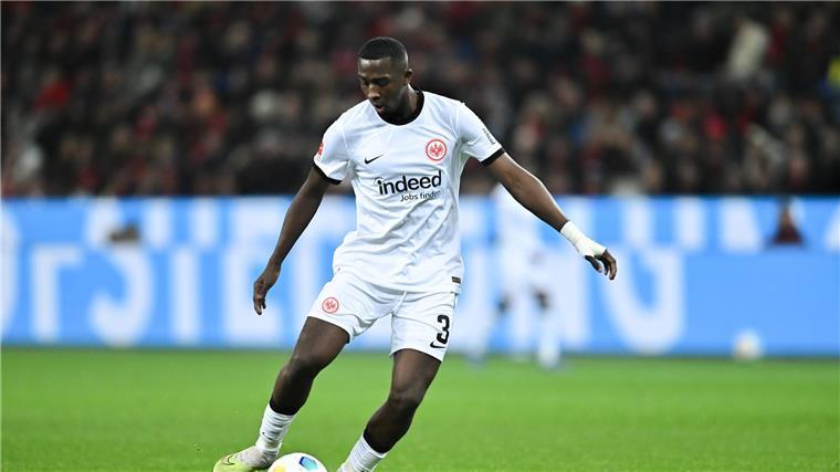 Medien: PSG an Eintracht-Verteidiger Pacho dran Willian Pacho könnte Eintracht Frankfurt schon bald verlassen.