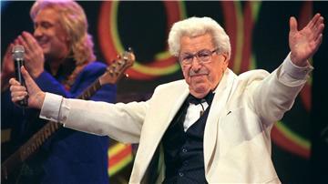 Willy Millowitsch an seinem 90. Geburtstag - ein Dreivierteljahr später starb er (Archivbild).