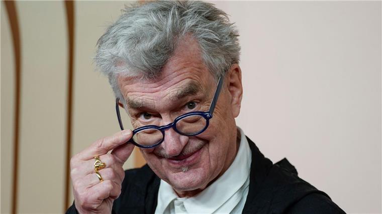 Oscar-Lunch: Klassenfoto mit Hüller, Wenders und Catak Wim Wenders ist in der Sparte bester internationaler Film für Japan im Rennen.