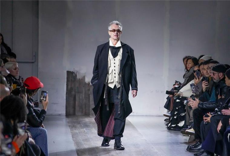 Wim Wenders trat auch schon als Model auf - 2024 in Paris. (Archivbild)