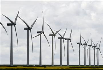 Windenergieanlagen müssen, wenn sie ausrangiert werden, aufwendig in ihre Einzelteile zerlegt werden.