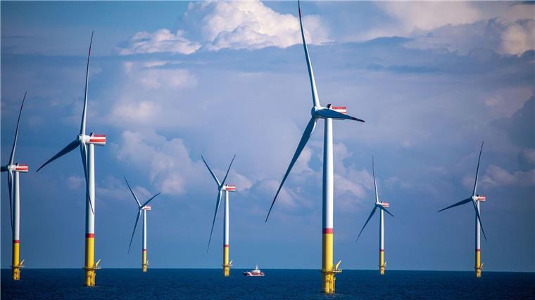 Energiebranche fordert Zuschuss für Hafenausbau in Cuxhaven Windräder stehen in der Ostsee.