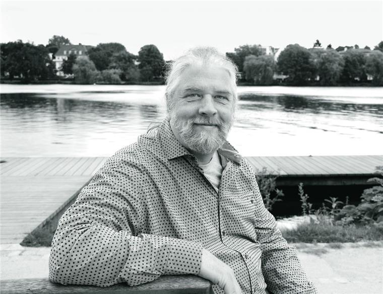 Winfried Hammelmann: Vom "Tatort" in die Bücherei Tarmstedt Winfried Hammelmann ist unter die Romanautoren gegangen. Am 13. September stellt er sein Buch "Zeit für Wolke 7" in Tarmstedt vor.