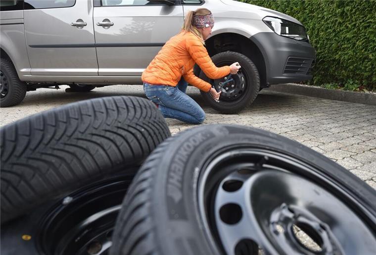 Winterreifenpflicht: Was Autofahrer in Deutschland wissen müssen Winterreifen, Profiltiefe & Alpine-Symbol: Die wichtigsten Infos des ADAC