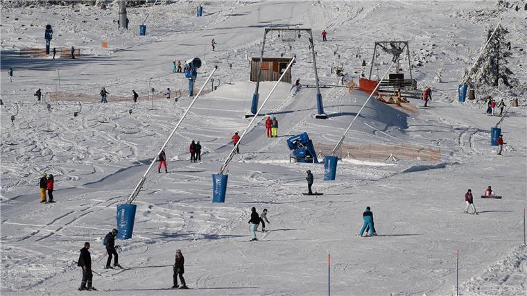 Skibetrieb am Wurmberg startet wieder Wintersportler sind im Bereich Hexenritt am Wurmberg unterwegs.