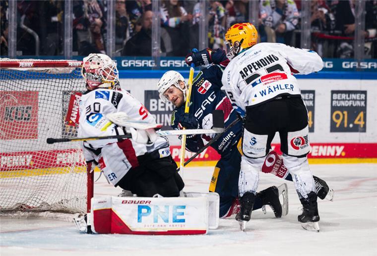 Fischtown Pinguins: Wir verlosen Tickets für das fünfte Finalspiel am Freitag Wir verlosen Tickets. Beim fünften Finalspiel am Freitag in der Eisarena entscheidet sich, ob die Pinguins noch eine Chance auf den Meistertitel haben.