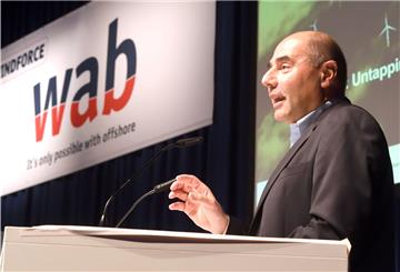 „Wir werden uns noch mal über den Offshore-Terminal in Bremerhaven unterhalten müssen“, meinte Philippe Kavafyan, Geschäftsführer von MHI Vestas Offshore Wind während der Windforce in der Bremerhavener Stadthalle.