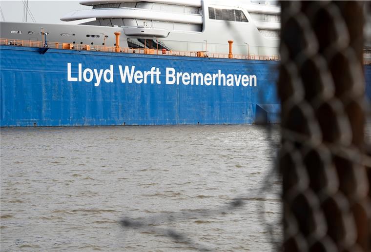 Wird dieser Betrieb Ende des Jahres wirklich stillgelegt? Beim Gespräch mit Arbeiter der Lloyd Werft am Werkstor ist die Stimmung gefasst.