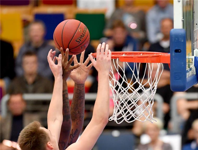 Wird es auch in der kommenden Saison Profi-Basketball in der Stadthalle geben? Die Entscheidung über die Zukunft der Eisbären rückt näher.