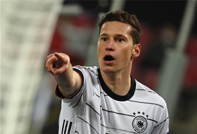 Julian Draxler wird Vater: Fußball-Prominenz gratuliert Wird zum ersten Mal Vater: Julian Draxler. Mit ihm freut sich die Fußball-Prominenz.