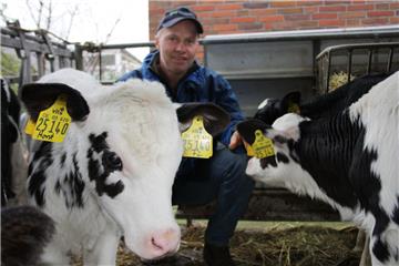 Wirtschaftet seit 2014 nach den Richtlinien von Bioland: Landwirt Harm von Hollen aus Offenwarden.  