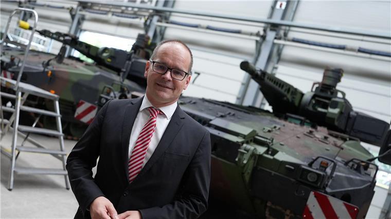 Wirtschaftsminister Tonne sieht Rüstung als neuen Jobmotor Wirtschaftsminister Grant Hendrik Tonne (SPD) besichtigt bei seiner Sommerreise die Schützenpanzer-Produktion in Unterlüß.