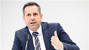Wirtschaftsminister Lies fordert, den Bau von Gaskraftwerken voranzubringen, um auf Kohlestrom verzichten zu können. (Archivbild)