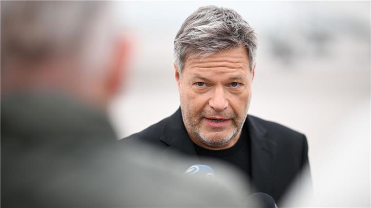 Habeck wirbt auf Tech-Konferenz für Gründerinnen Wirtschaftsminister reist nach Lissabon.