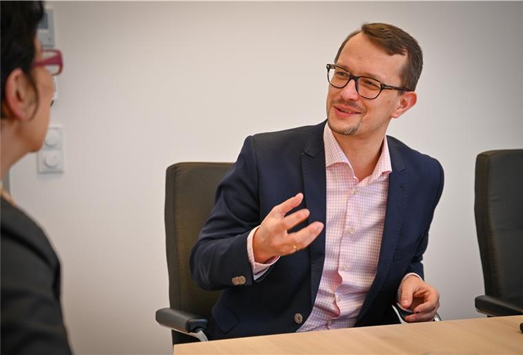 15 Verträge im Gepäck aus Manila mitgebracht Witiko Nickel, Pflegedirektor des Klinikums Bremerhaven, im Gespräch mit nord24.de über die angeworbenen Pflegefachkräfte auf den Philippinen.