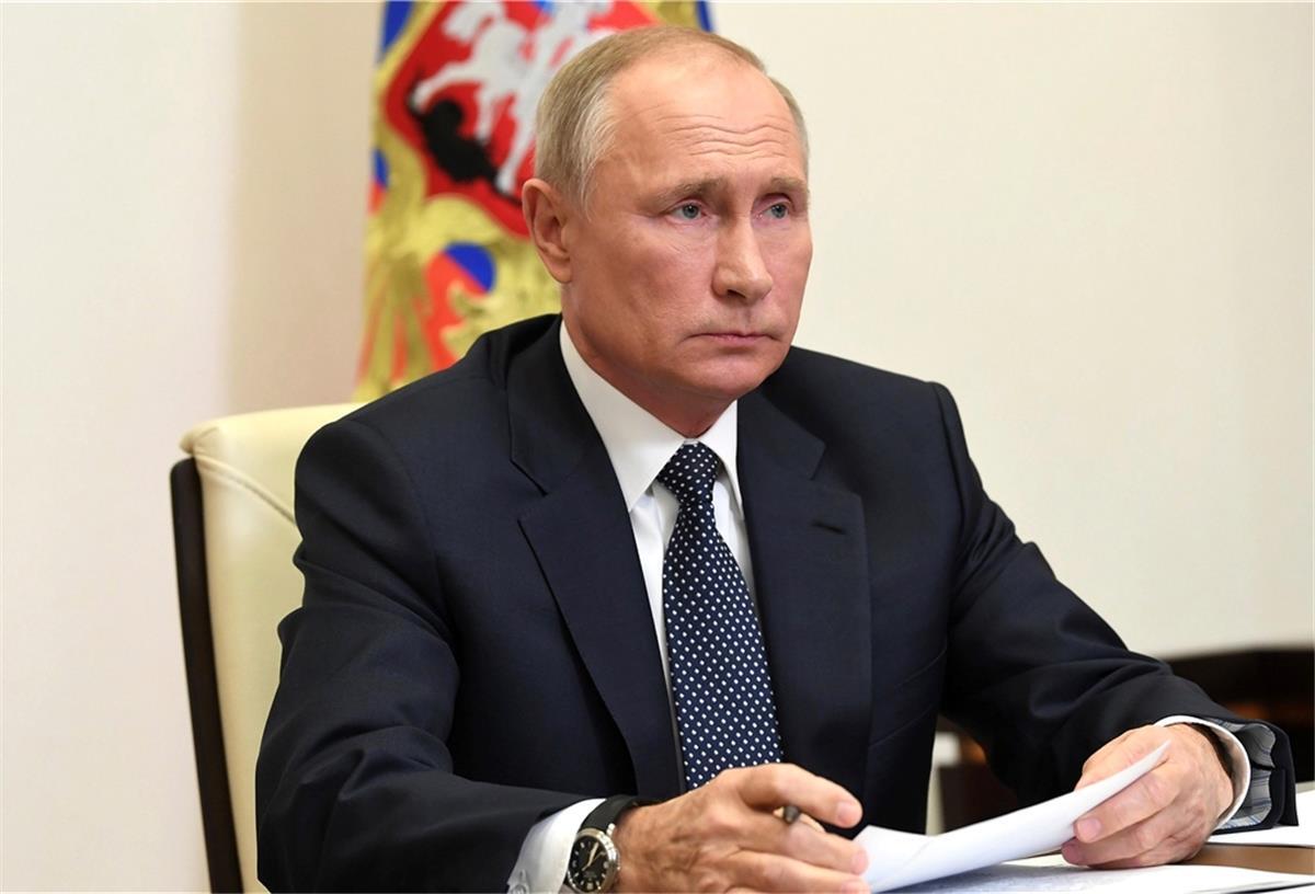 Wladimir Putin, Präsident von Russland, nimmt an einer Videokonferenz teil, bei der die russische Friedensmission in Berg-Karabach thematisiert wird.