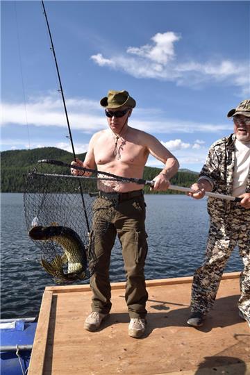 Wladimir Putin beim Angeln .