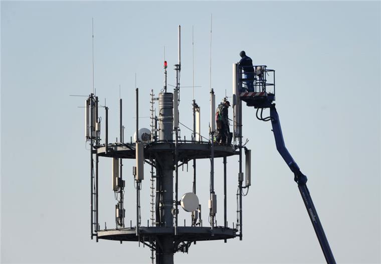 Handy-Empfang in der Wesermarsch: Landkreis plant flächendeckendes Mobilfunknetz Wo gibt es in der Wesermarsch genug Mobilfunkmasten? Wo gibt es zu wenige? Der Landkreis hat bereits damit begonnen, die derzeitige Versorgungssituation zu ermitteln.