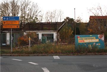 Wo heute noch eine alte Werkstatt in Sandstedt steht, soll bald ein Tante-Enso-Laden errichtet werden.