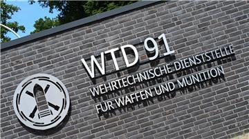 Wochenlang brannte im Spätsommer das Moor auf dem Gelände der Wehrtechnischen Dienststelle 91 in Meppen - einen Prozess gegen Verantwortliche der Bundeswehr wird es nicht mehr geben. (Archivbild)