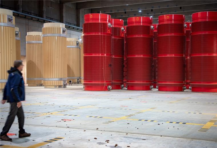 Atommüll-Endlager in der Wesermarsch nach wie vor denkbar Wohin mit den hochradioaktiven Abfällen? Momentan lagern 27.000 Kubikmeter Müll in 16 Zwischenlagern (Bild). Für sie wird jetzt ein Endlager-Standort gesucht, der sich möglicherweise in der Wesermarsch befinden wird.