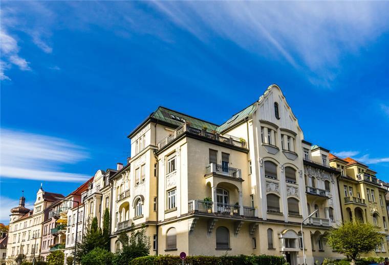Ein Haus in Bogenhausen in München. Wohnen in München-Bogenhausen ist teuer. Über 15.000 Euro kostet hier der Quadratmeter.