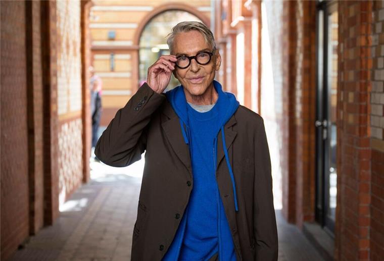 „Wie ein schlechter Scherz“ - Modemacher Joop wird 80 Wolfgang Joop 2023 bei der Vorstellung einer Modekollektion in Berlin. (Archivbild)