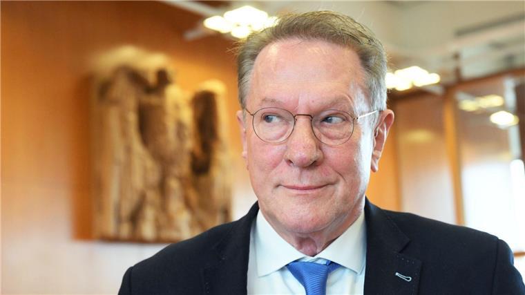 Anwalt nach Verfassungsurteil: „Kein Tag der Gerechtigkeit“ Wolfram Schädler schaut zur Seite.
