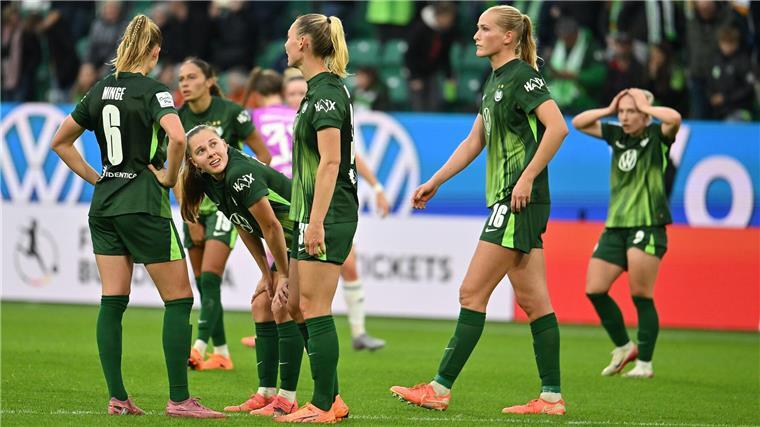 „Druck auf FC Bayern ausüben“: Wolfsburg hakt Titel nicht ab Wolfsburger Enttäuschung nach dem verlorenen Topspiel gegen Bayern München.