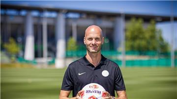 Wolfsburgs neuer Trainer Paul Simonis hat noch viel Arbeit vor sich.