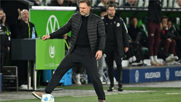 Nachfolger schon gehandelt: Hasenhüttl nimmt’s professionell Wolfsburgs Trainer Ralph Hasenhüttl.