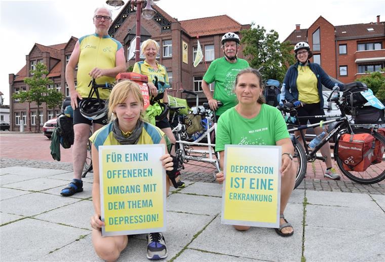 Wesermarsch: Radtour-Teilnehmer machen auf Thema Depression aufmerksam Wollen das Thema Depression aus der Tabu-Zone holen (von links): Franziska Radczun, Sabine Pegler, Peter Kraus, Inge Meurer, Dietmar Reimberger und Merle Möller