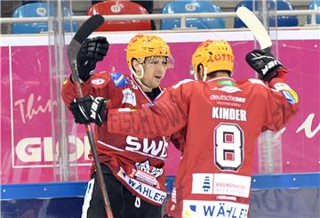Die Pinguins-Profis Niklas Andersen (links) und Nino Kinder.