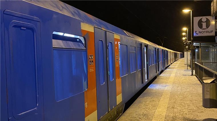 S-Bahn blau besprüht: Wollten HSV-Ultras ein Zeichen setzen?