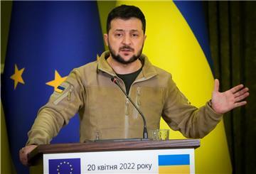 Wolodymyr Selenskyj, Präsident der Ukraine, spricht während einer Pressekonferenz mit dem Präsident des Europäischen Rates Michel nach ihrem gemeinsamen Treffen.