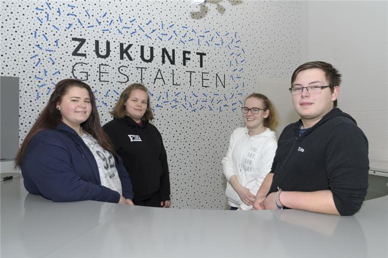Bremerhavener Jugendliche wünschen sich einen Treffpunkt Wünschen sich einen Treffpunkt für Jugendliche in der Innenstadt: Janine Ischt (16), Rebecca Büttner (16), Marie Speckmann (16) und Torben Lütjen (18) (von links).