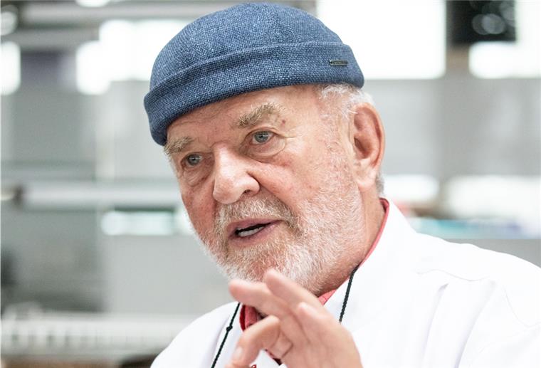Fisch-Gastronom Gosch: Jammern nützt nichts Wünscht den neuen Lizenzpartner Erfolg - die Konkurrenz in der Seestadt sei groß, sagt Jürgen Gosch über Bremerhaven.