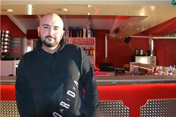 Wünscht sich einen Neustart für sein Lokal: Tarik Ovali, Geschäftsführer der Shisha-Bar am Spadener See.