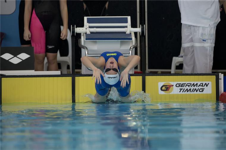 Yara Hierath ist Bremerhavens größtes Schwimmtalent. Foto Seifert