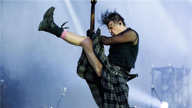 Sprachrohr für junge Generation: Neues Album von Yungblud Yungbluds Auftritte sind energetisch - so wie seine Musik. (Archivbild)