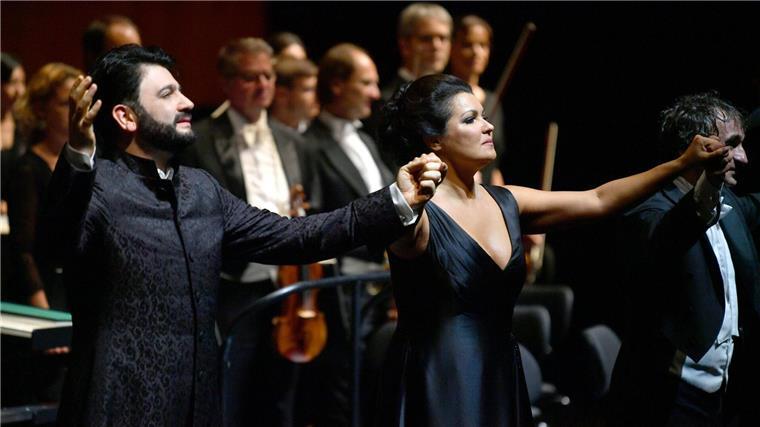 Opern-Paar Anna Netrebko und Yusif Eyvazov trennt sich Yusif Eyvazov (l-r), in der Rolle des Maurizio, Anna Netrebko, in der Rolle der Adriana Lecouvreur.
