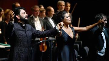 Yusif Eyvazov (l-r), in der Rolle des Maurizio, Anna Netrebko, in der Rolle der Adriana Lecouvreur.