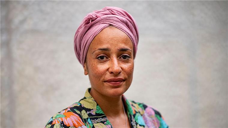 Zadie Smith geht mit „Betrug“ neue Wege Zadie Smith legt einen historischen Roman vor, der viele aktuelle Bezüge hat.