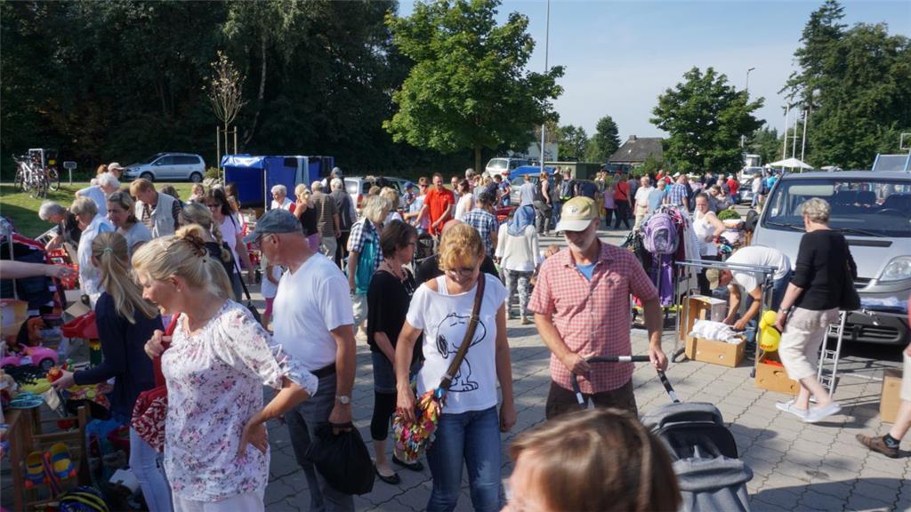 Zahlreiche Besucher kamen für den Flohmarkt nach Nordholz. 